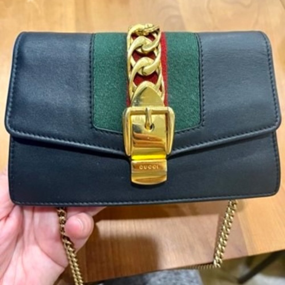 Gucci Leather Sylvie Super Mini Bag - Navy